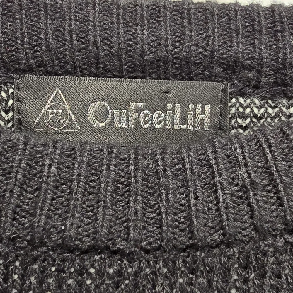 OuFeeiLiH Black and Red Patterned Sweater Size L - Picture 5 of 10